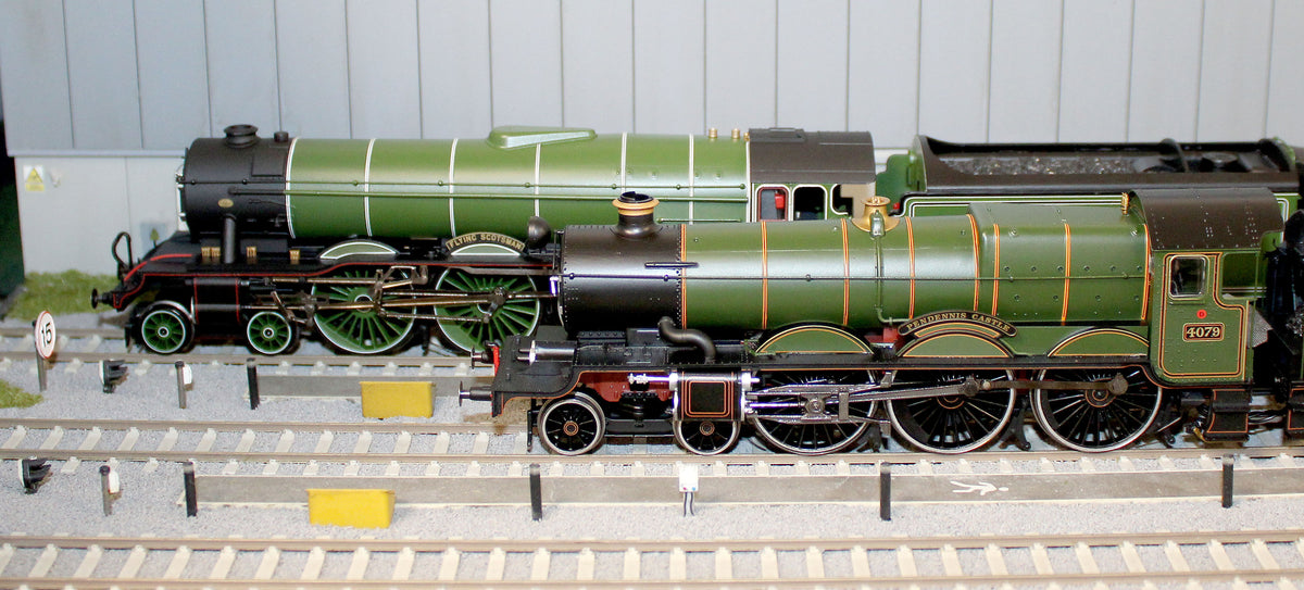 R30465 Scotsman in Australia 1980s Twin Pack - A3 4472 'Flying Scotsman' and GWR 4079 'Pendennis Castle' Steam Locomotives