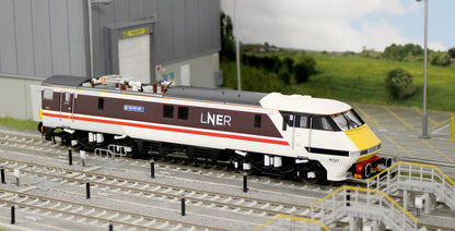 R30493 Class 91 LNER 91127 'Neville Hill' Electric Locomotive