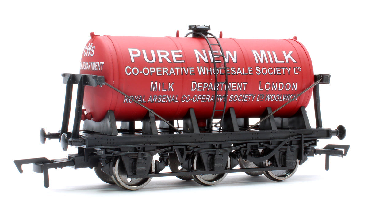 Pre-Owned 4F-031-037 6 Wheel Milk Tanker Co-op Milk Red