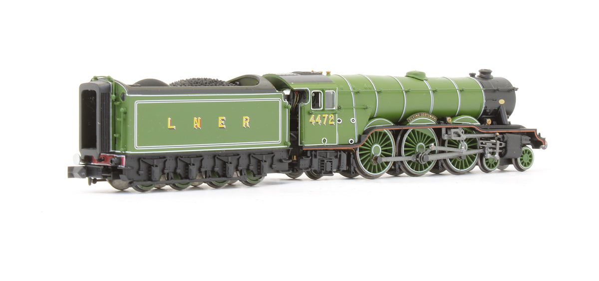 Pre-Owned A1 Flying Scotsman 4472 LNER Apple Green With 4 Teak Gresley Coaches Bookset