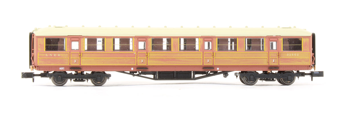 Pre-Owned A1 Flying Scotsman 4472 LNER Apple Green With 4 Teak Gresley Coaches Bookset