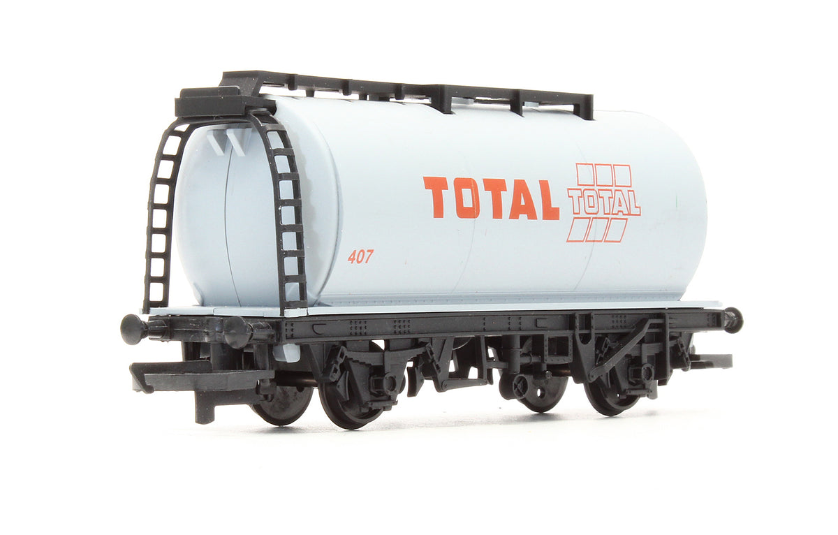 Pre-Owned RailRoad Set Of 3 Assorted Tank Wagons