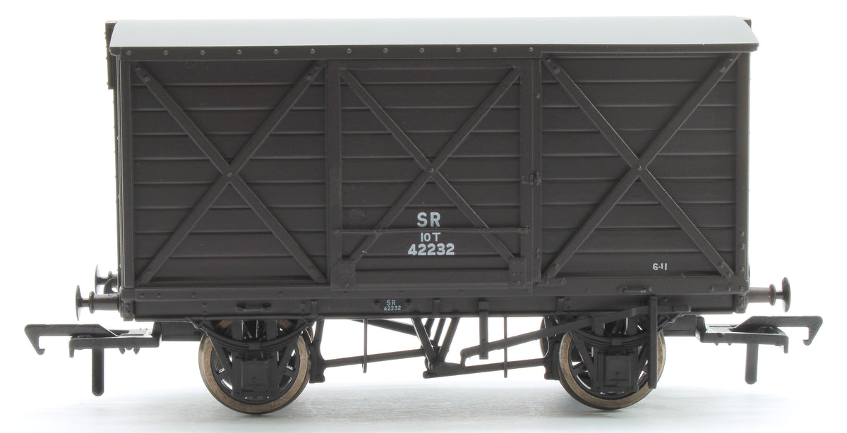 EFE Rail E87054 LSWR 10T Ventilated Van SR Brown (Late) 42232 – Rails ...