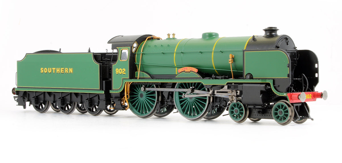 Pre-Owned Southern 4-4-0 Schools Class 'Wellington' 902 Steam Locomotive - DCC Fitted