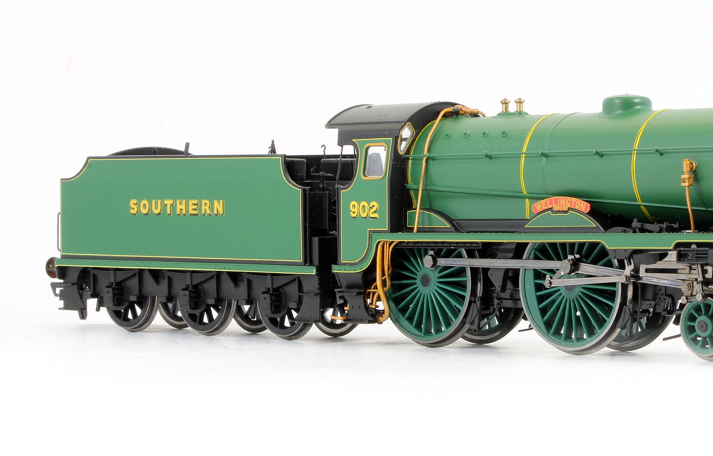 Pre-Owned Southern 4-4-0 Schools Class 'Wellington' 902 Steam Locomotive - DCC Fitted