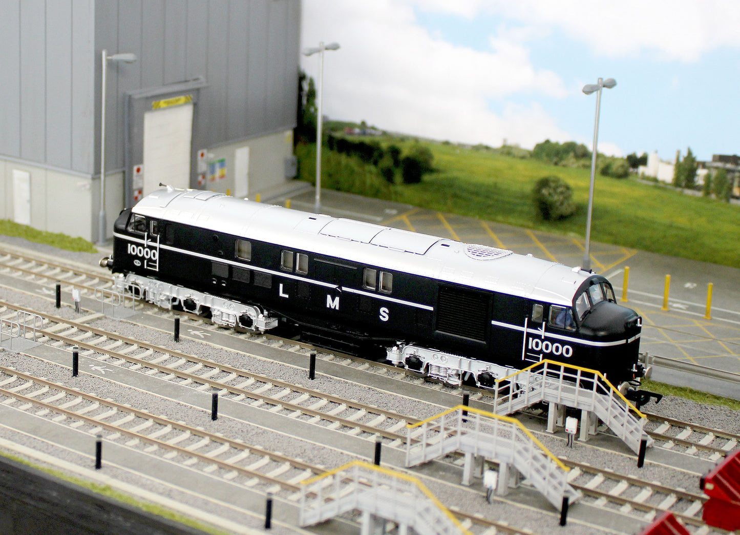 31-999Z LMS 10000 Black & Chrome With LMS Lettering Diesel Locomotive