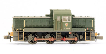 Pre-Owned 372-953 Class 14 D9526 BR Green With Wasp Stripes Diesel Locomotive (Weathered)