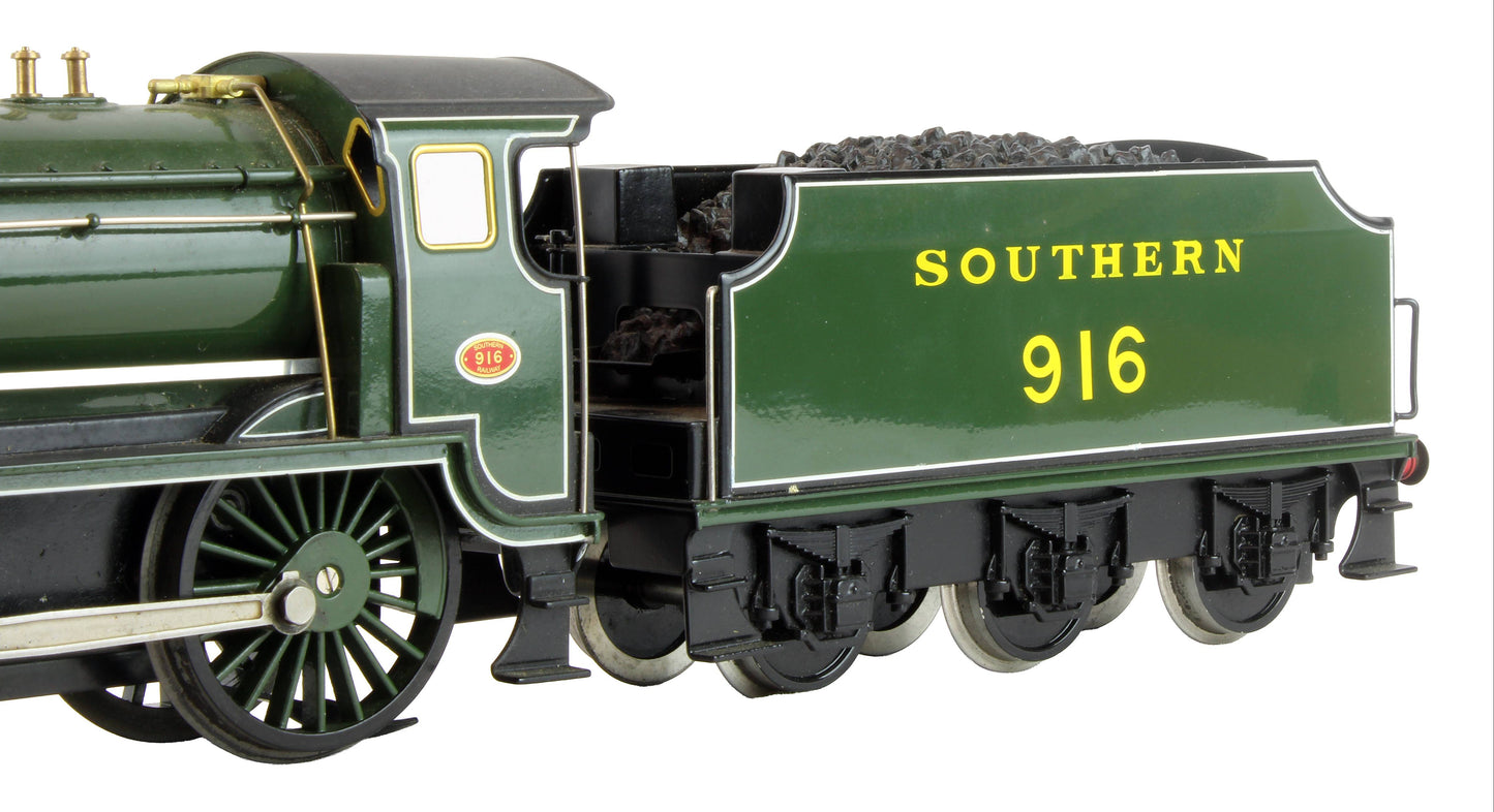Pre-Owned E10 Maunsell Lined Olive Green Schools Class 4-4-0 916 'Whitgift' Steam Locomotive