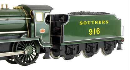 Pre-Owned E10 Maunsell Lined Olive Green Schools Class 4-4-0 916 'Whitgift' Steam Locomotive
