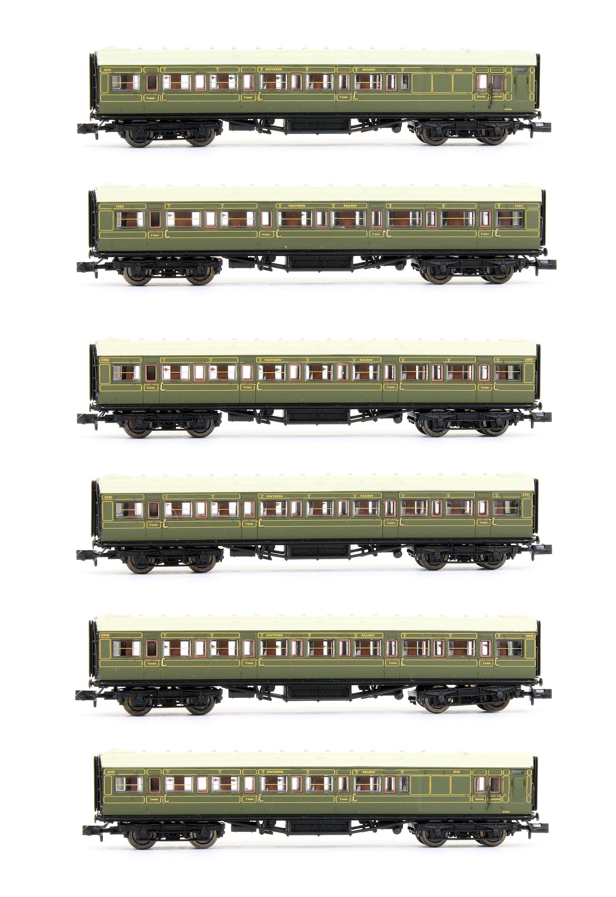 Pre-Owned Maunsell 6 Coach Set SR Lined Green