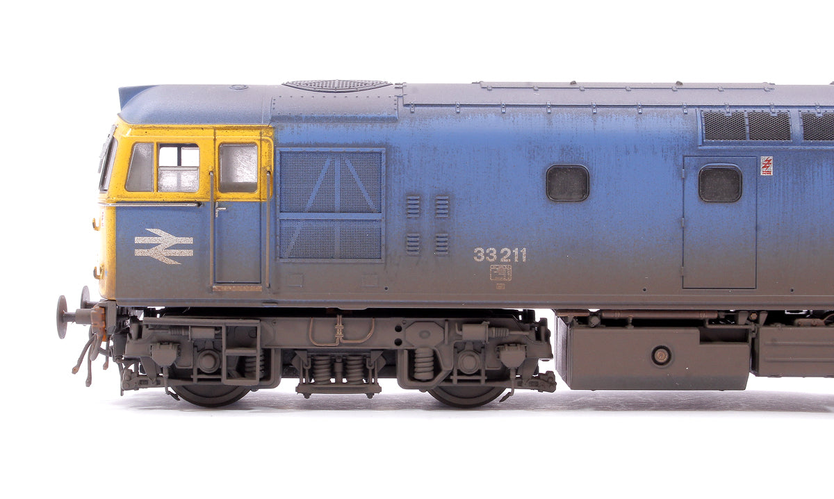 Pre-Owned Class 33/2 33211 BR Blue Diesel Locomotive - Faded/Weathered