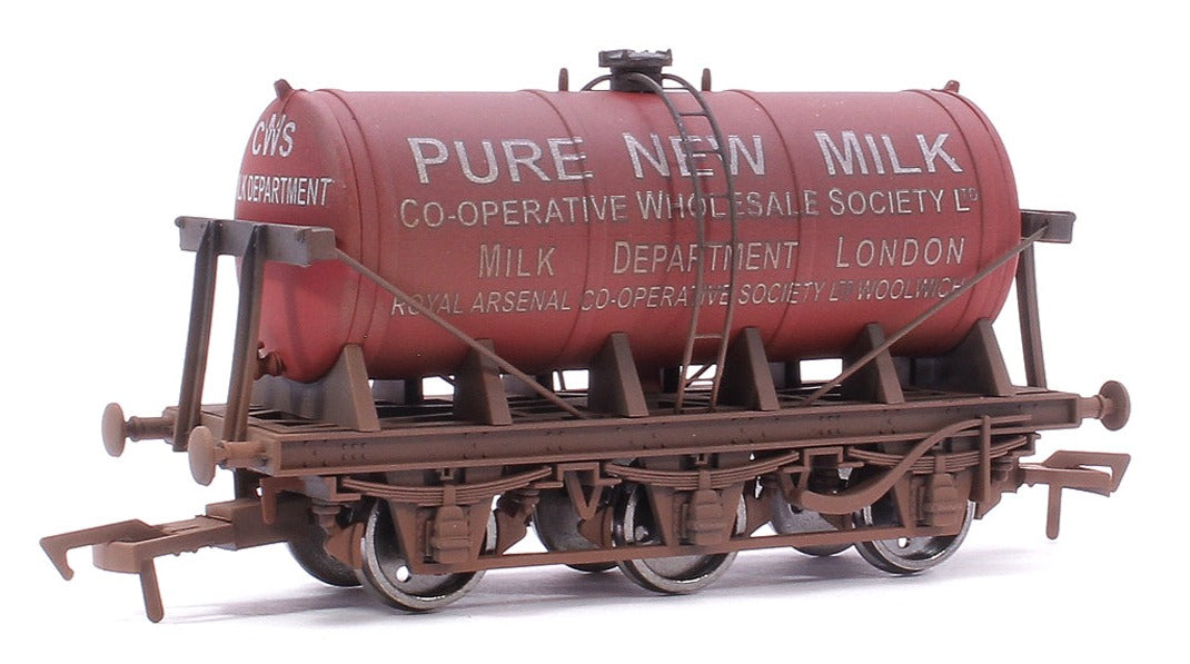 Pre-Owned 4F-031-038 6 Wheel Milk Tanker Co-op Milk Red - Weathered