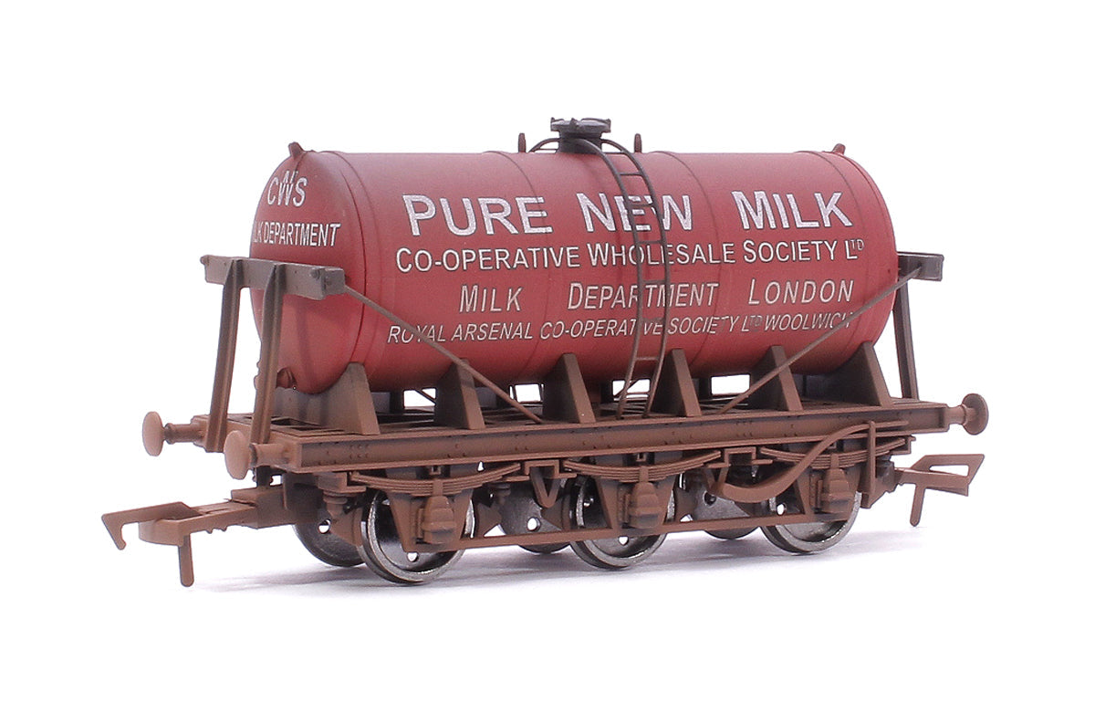 Pre-Owned 4F-031-038 6 Wheel Milk Tanker Co-op Milk Red - Weathered
