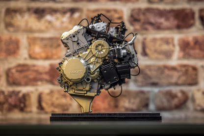 Ducati Superquadro - V2 Engine 1:4 Scale Model Kit