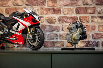 Ducati Superquadro - V2 Engine 1:4 Scale Model Kit