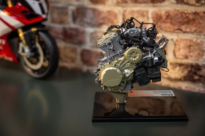 Ducati Superquadro - V2 Engine 1:4 Scale Model Kit