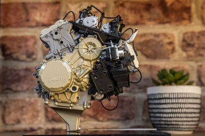 Ducati Superquadro - V2 Engine 1:4 Scale Model Kit