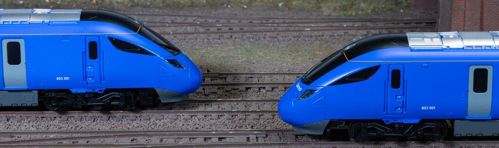 R30516 RailRoad Class 803 EMU Lumo 2 Car Train Pack 803001
