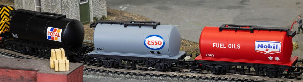 R60362 RailRoad TTA 45T Tank Wagons - Triple Pack