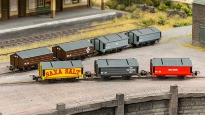 990401 Peaked Roof Van - Plain Brown No.20