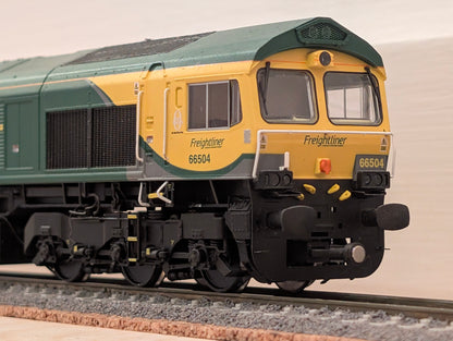 RRM179 OO Gauge Magnetic Couplings - 12mm Drawbar (14 Pack)