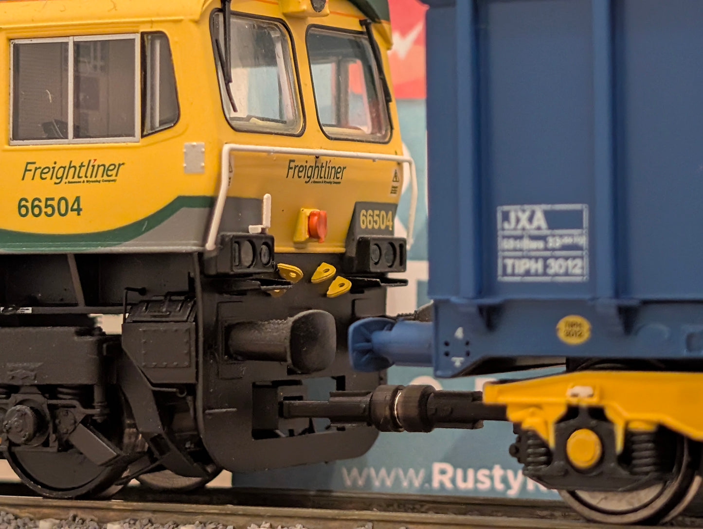 RRM179 OO Gauge Magnetic Couplings - 12mm Drawbar (14 Pack)