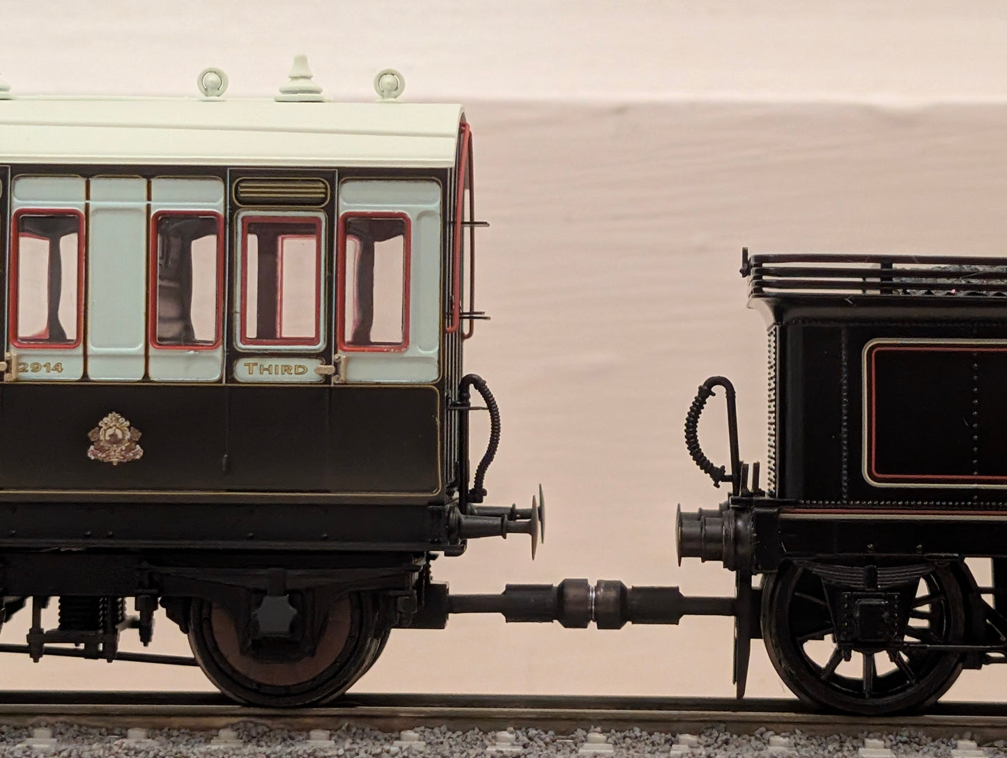 RRM179 OO Gauge Magnetic Couplings - 12mm Drawbar (14 Pack)