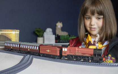 R9370SSM Playtrains Hogwarts Express Train Set with Steam