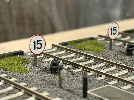 OO Gauge Speed Signs (30 pack) - Unpainted Model Kit