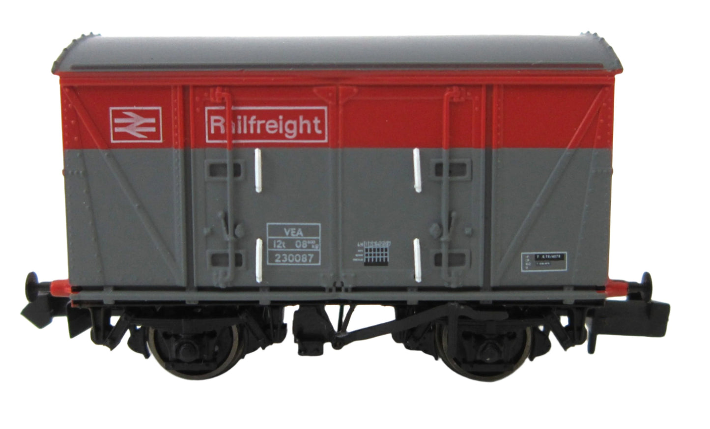 Set of 3 BR 12T VEA Ventilated Vans, BR Railfreight Red/Grey