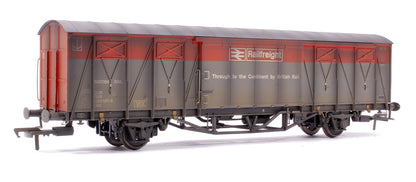 Custom Weathered 20T VIX Ferry Van , BR Railfreight Red/Grey B786974