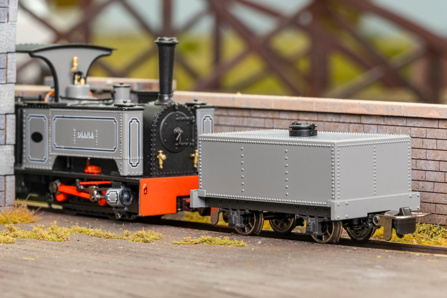 833104 Rectangular Tank - Red 'FUEL' No. 27