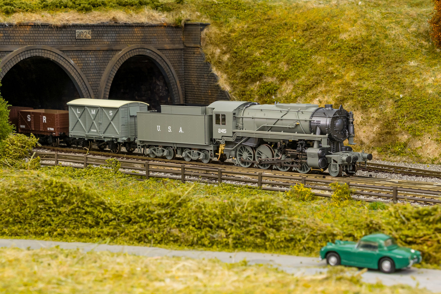 USATC S160 2-8-0 LMS Wartime Dark Grey U.S.A on Tender No.2415 Steam Locomotive - DCC Sound