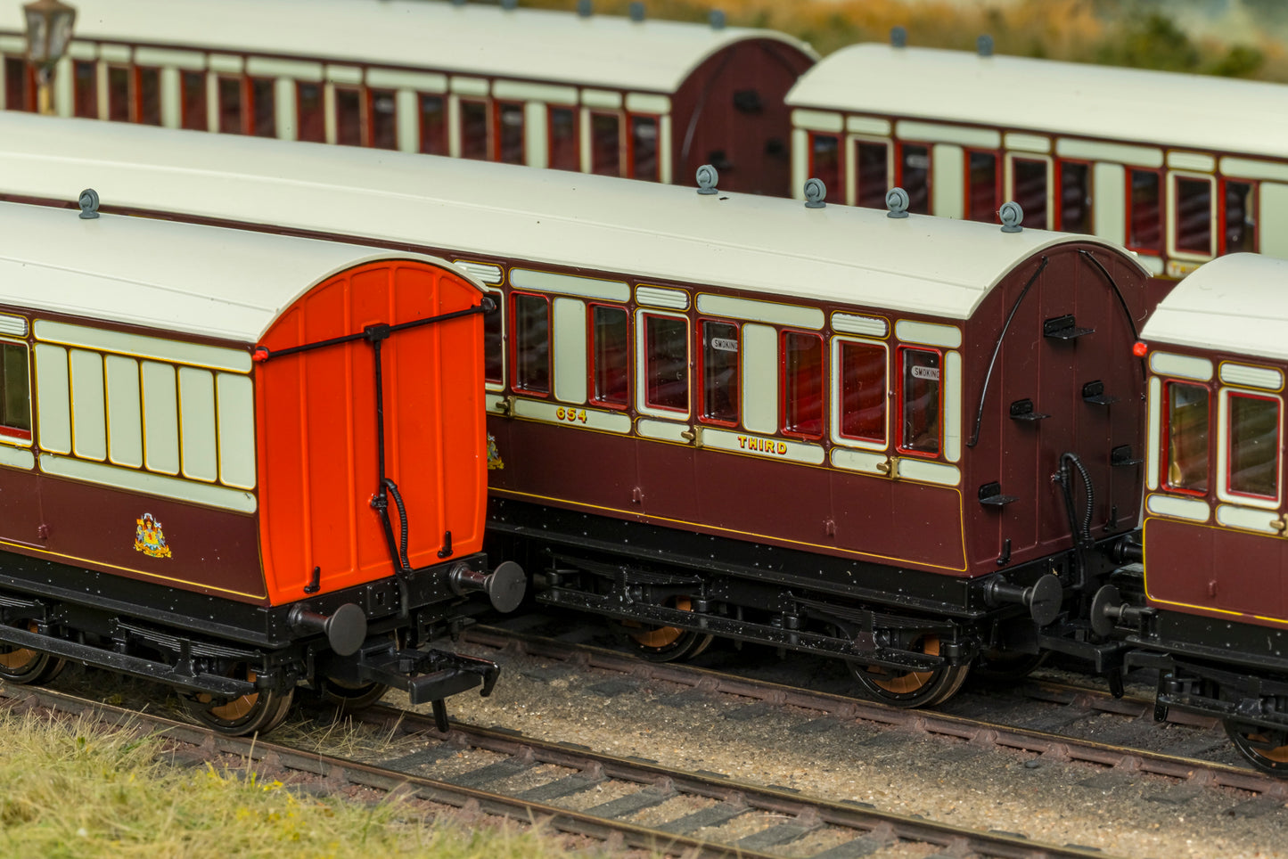 978111 ‘Evolution’ 48’ Caledonian Railway Purple Madder and White First No.277