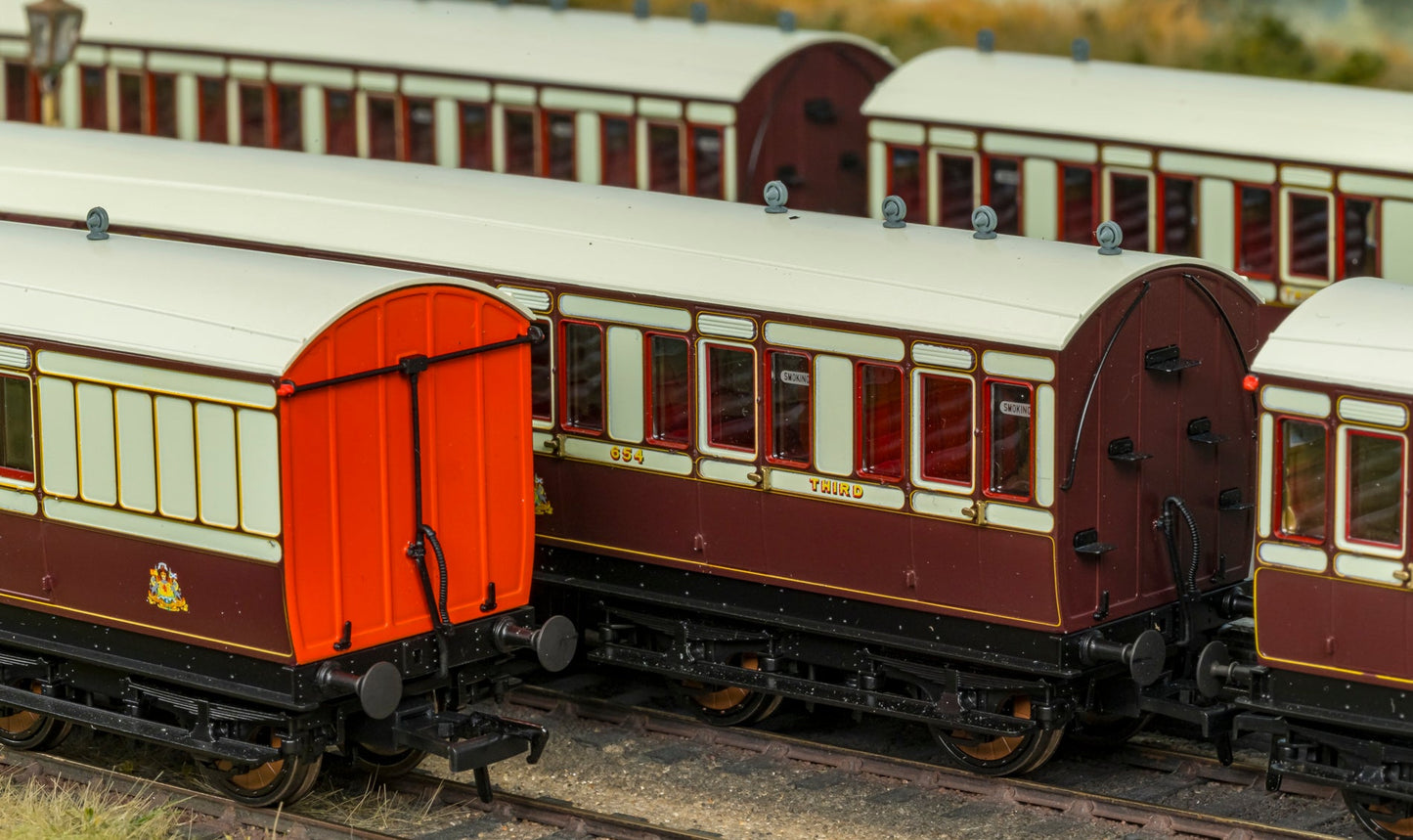 978108 ‘Evolution’ 48’ Caledonian Railway Purple Madder and White Brake third No.654