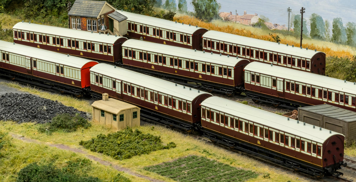 978108 ‘Evolution’ 48’ Caledonian Railway Purple Madder and White Brake third No.654