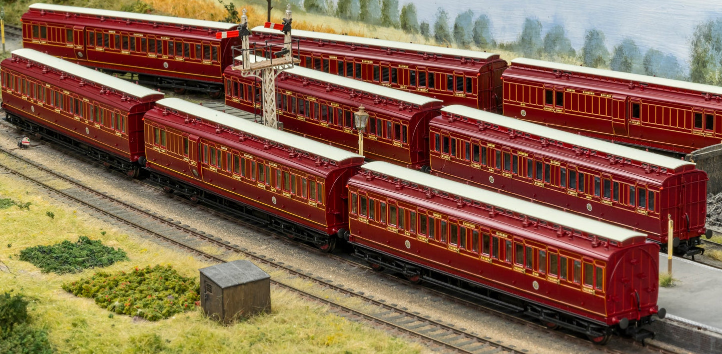 978150 ‘Evolution’ 48’ North Eastern Railway Crimson Lake Brake third No.1374