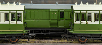 978118 ‘Evolution’ 48’ Highland Railway Green and White Full brake No.70