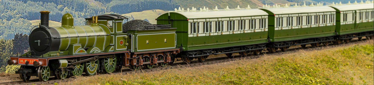978118 ‘Evolution’ 48’ Highland Railway Green and White Full brake No.70