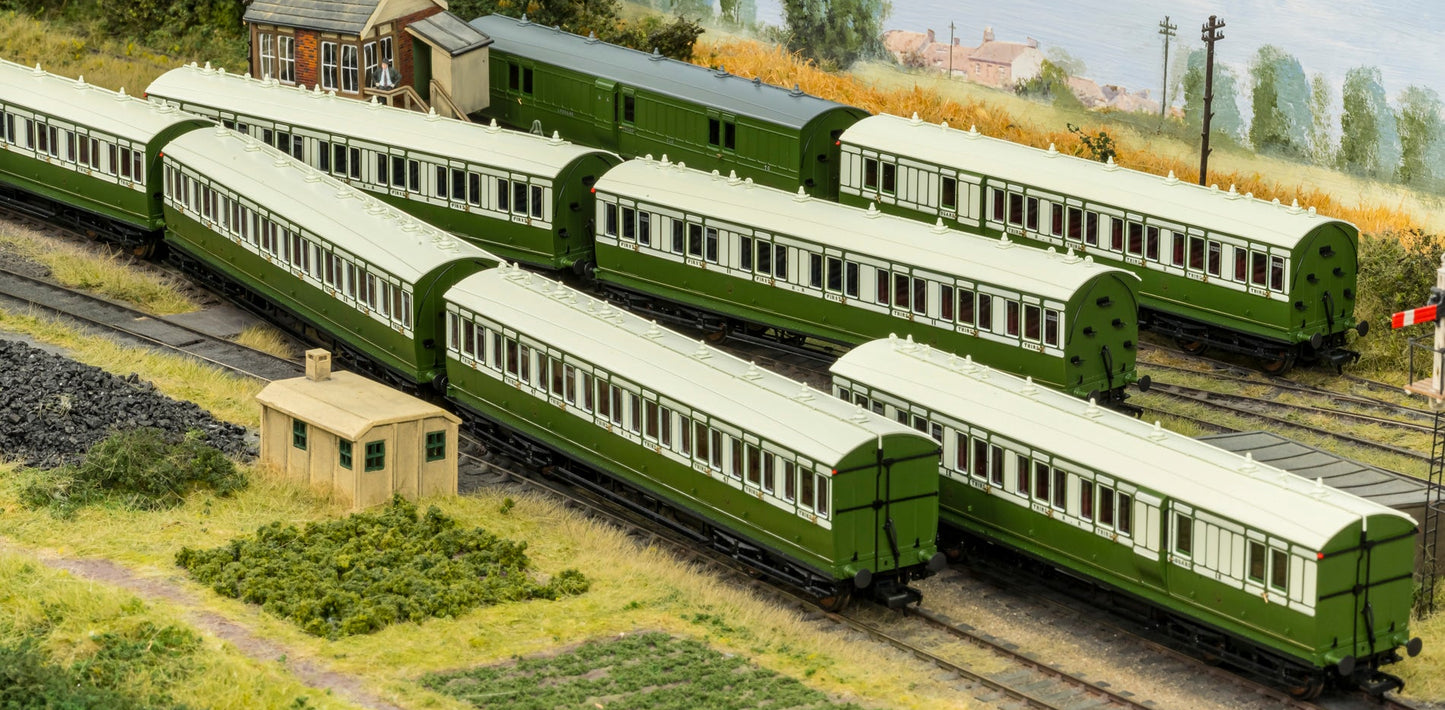 978115 ‘Evolution’ 48’ Highland Railway Green and White Third No.28