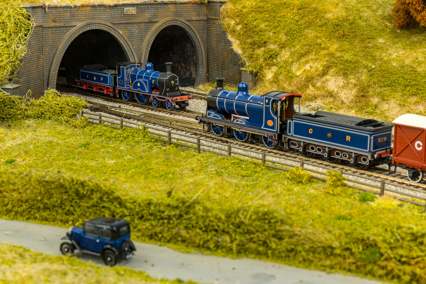 Caledonian Railway Single 4-2-2 CR Dark Blue No.123 Steam Locomotive - DCC Sound