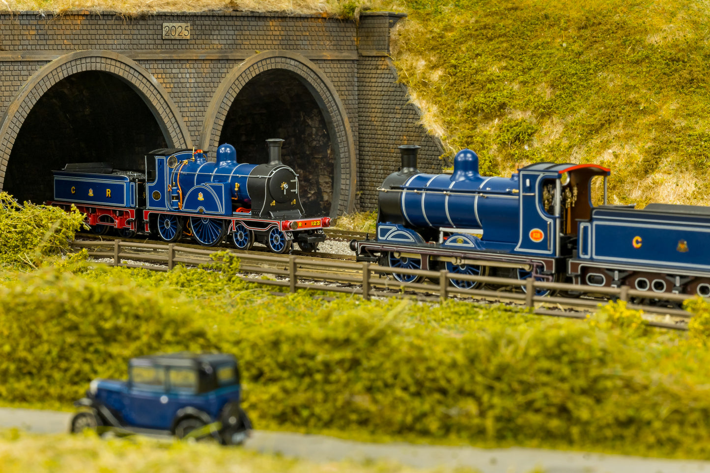 Caledonian Railway Single 4-2-2 CR Dark Blue No.123 Steam Locomotive