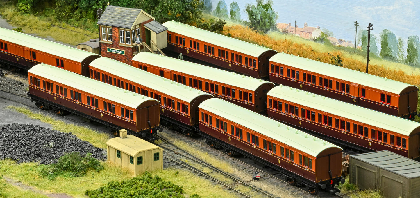 978139 ‘Evolution’ 48’ Lancashire and Yorkshire Railway Brown & Umber Third No.2054
