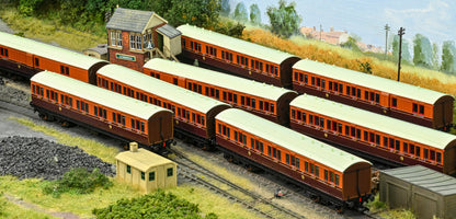 978137 ‘Evolution’ 48’ Lancashire and Yorkshire Railway Brown & Umber No.1472, 2006 & 495 Triple Pack