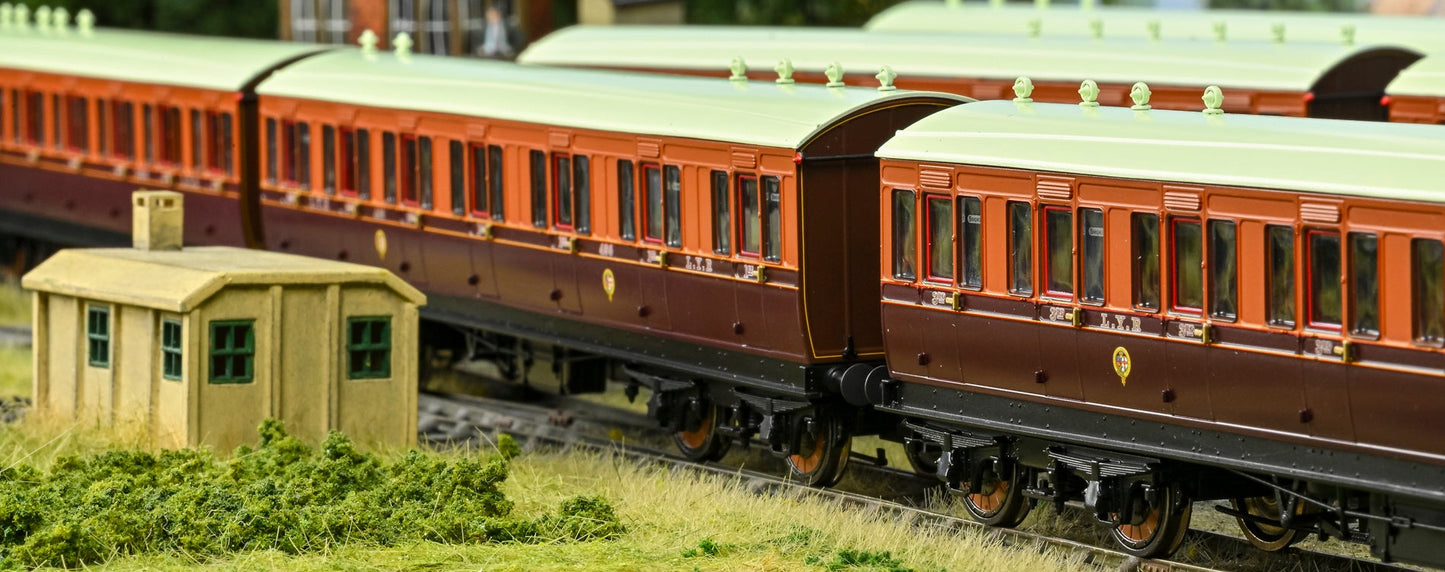 978137 ‘Evolution’ 48’ Lancashire and Yorkshire Railway Brown & Umber No.1472, 2006 & 495 Triple Pack
