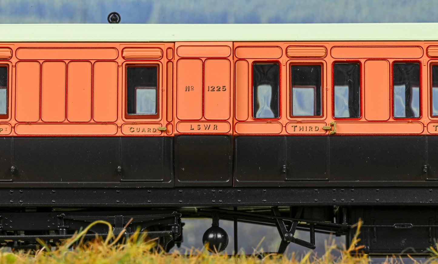 978106 ‘Evolution’ 48’ London and South Western Railway Salmon and Brown Full brake No.268
