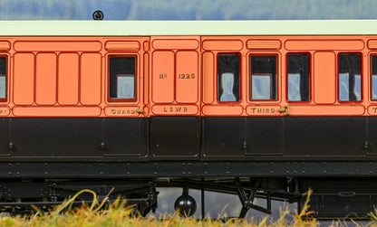 978106 ‘Evolution’ 48’ London and South Western Railway Salmon and Brown Full brake No.268