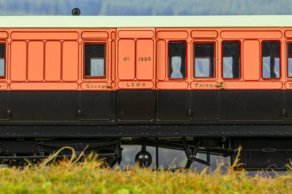 978104 ‘Evolution’ 48’ London and South Western Railway Salmon and Brown Composite No.84