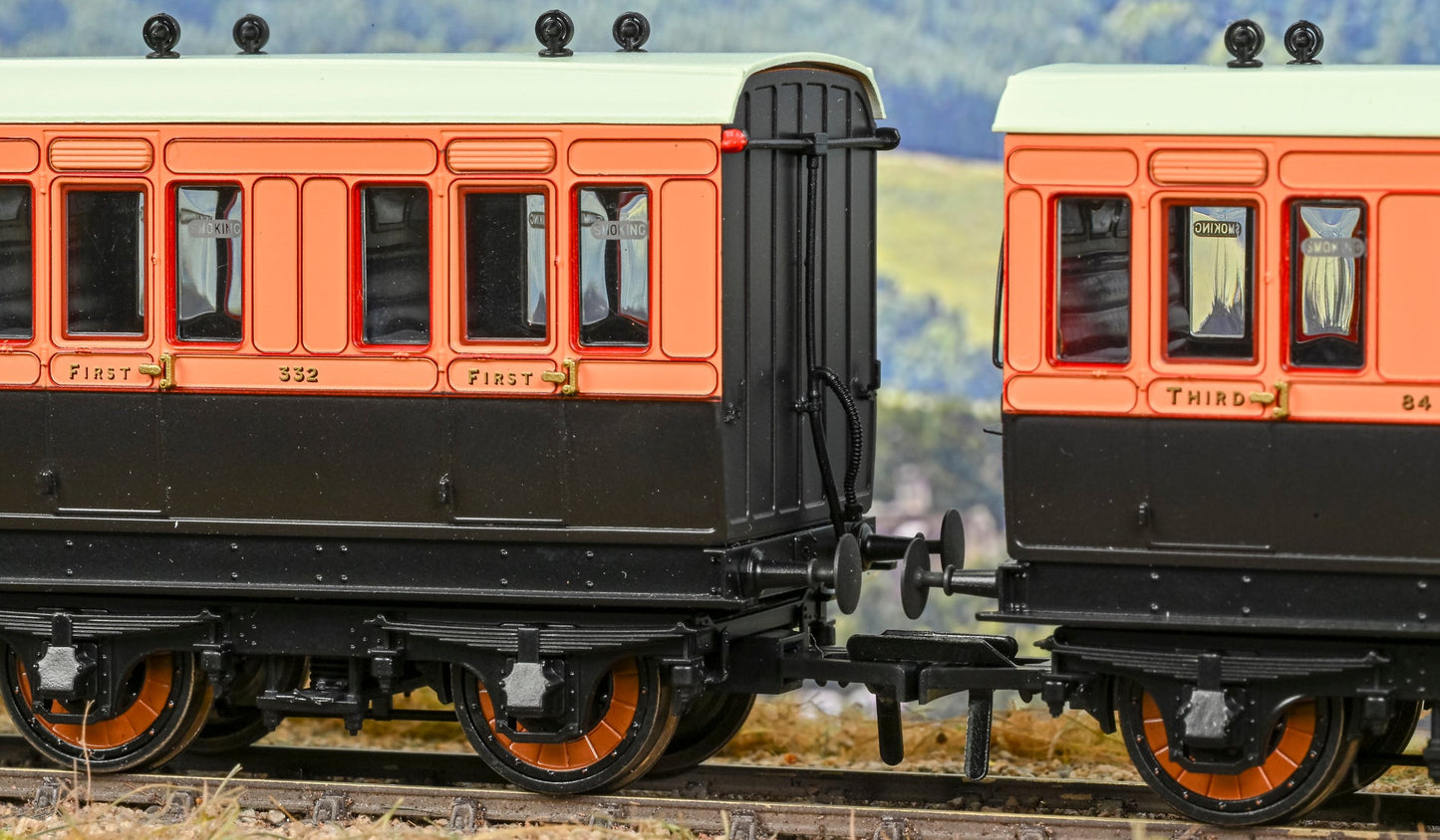 978106 ‘Evolution’ 48’ London and South Western Railway Salmon and Brown Full brake No.268