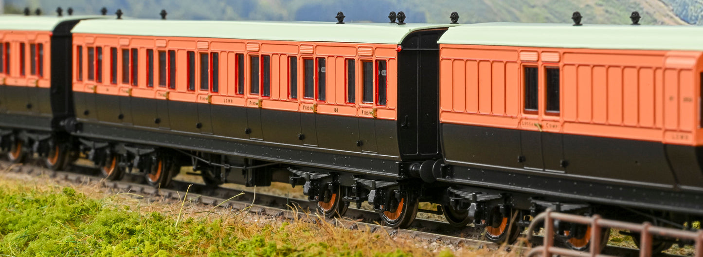 978105 ‘Evolution’ 48’ London and South Western Railway Salmon and Brown First No. 33